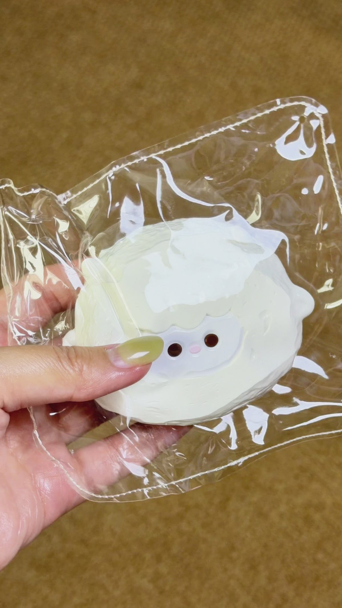 White Lamb Squishy squishy toy squeeze demonstration video