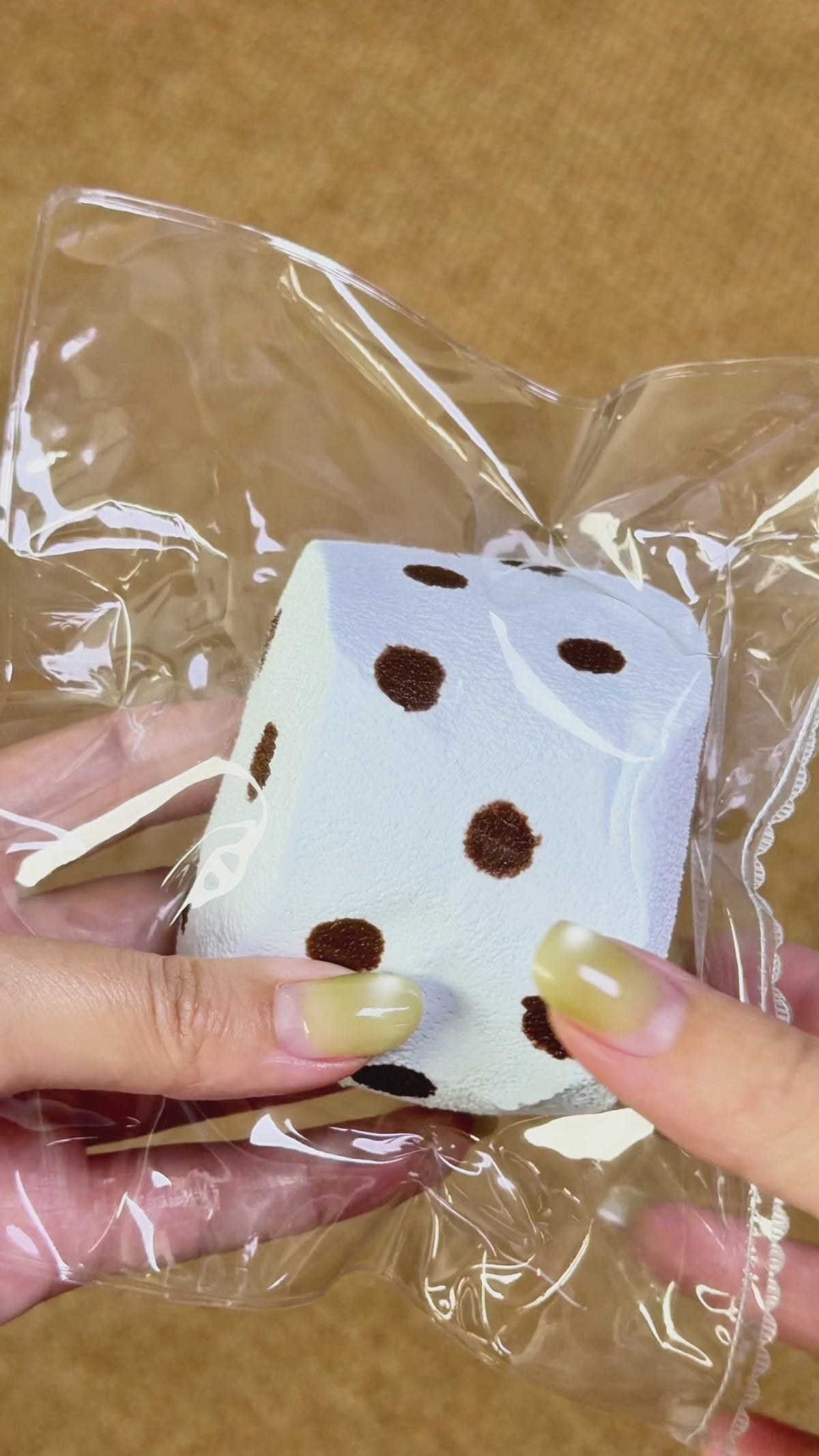 Blue Polka Dot Cake Squishy squishy toy squeeze demonstration video